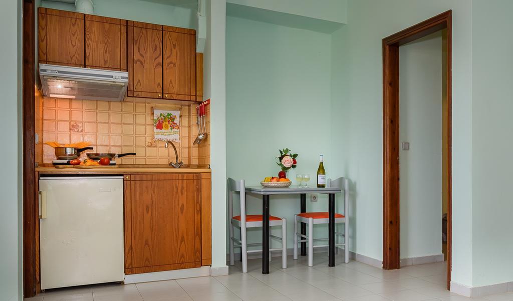 Louladakis Apartments Kolymbari Buitenkant foto