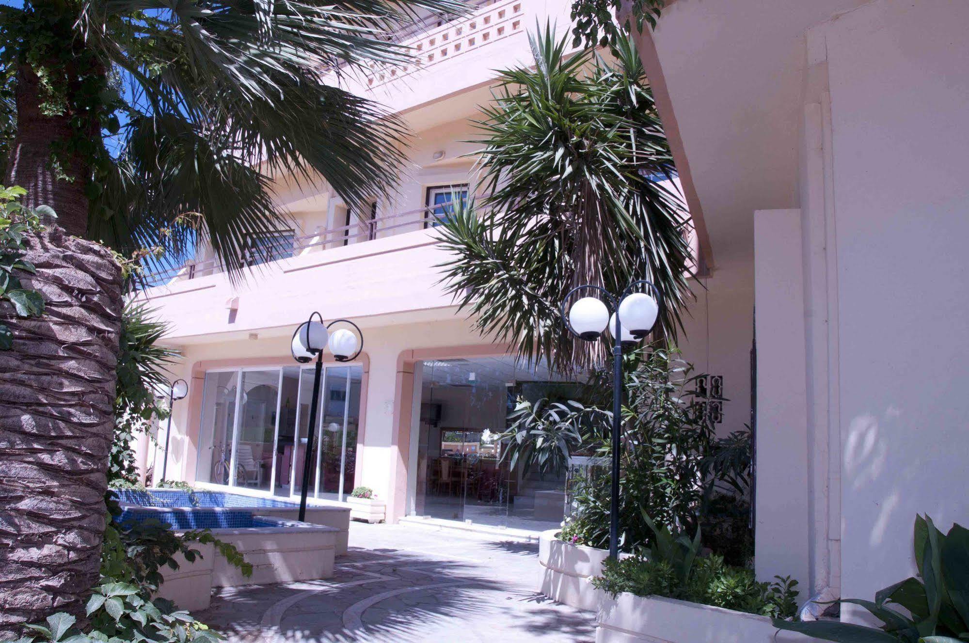 Louladakis Apartments Kolymbari Buitenkant foto
